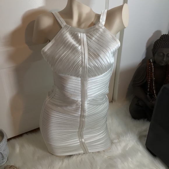 🌺BCBGMAXAZIA SLIMMING BANDAGE DRESS - Picture 12 of 14